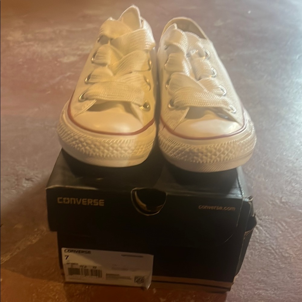 Converse Women’s Cream Sneakers with Classic Lace-Up Design